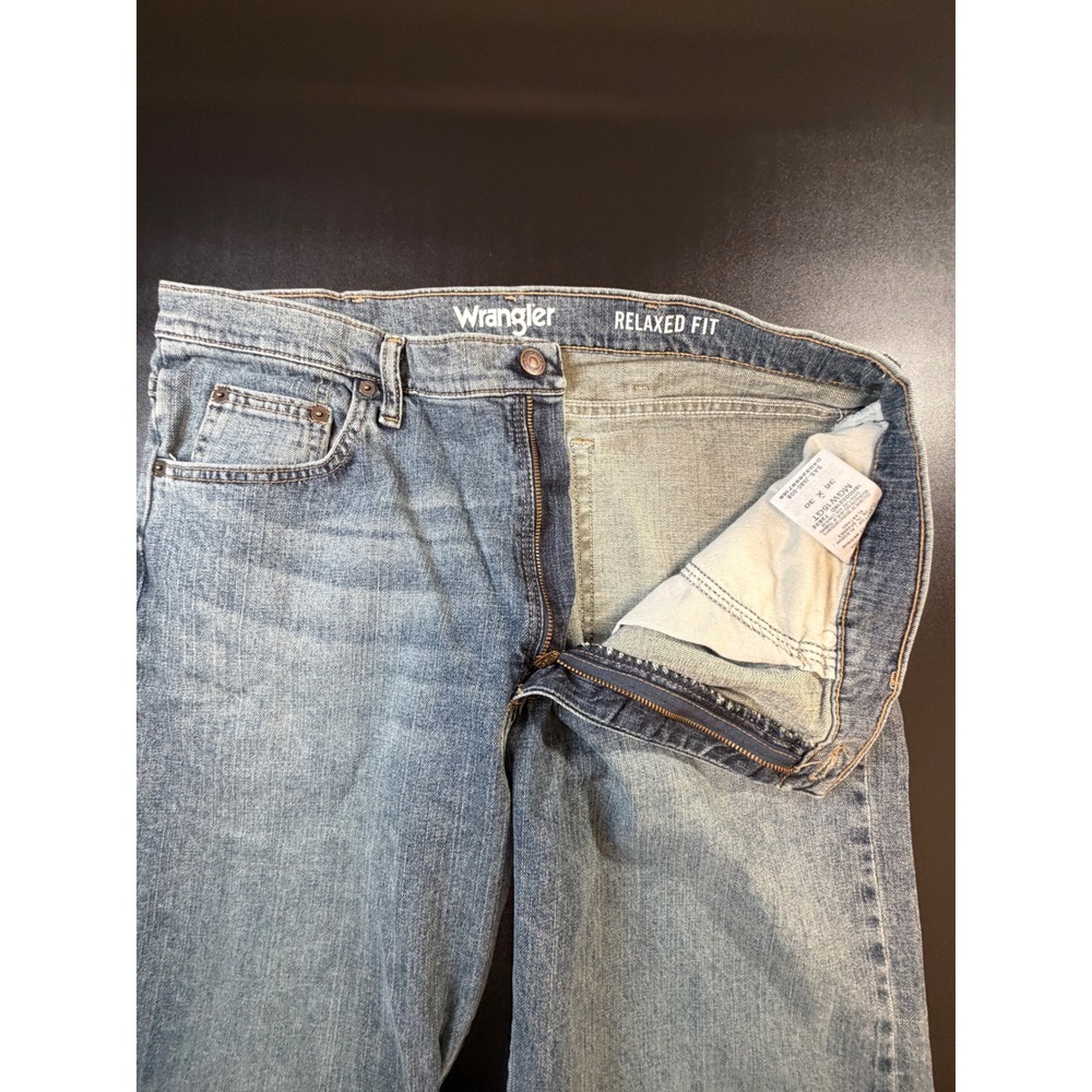 Wrangler Relaxed Fit Light Wash Denim Jeans MGW15GT Mens 36x30 J9 - Picture 3 of 8